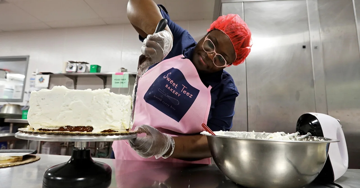 GracePlaton's tweet photo. Self-employed workers view their jobs more favorably than those who are not self-employed according to a recent Pew Research Center survey of employed Americans via Dana Braga @PEWResearch https://t.co/kknqfvhcfy https://t.co/96OO7zgh3D