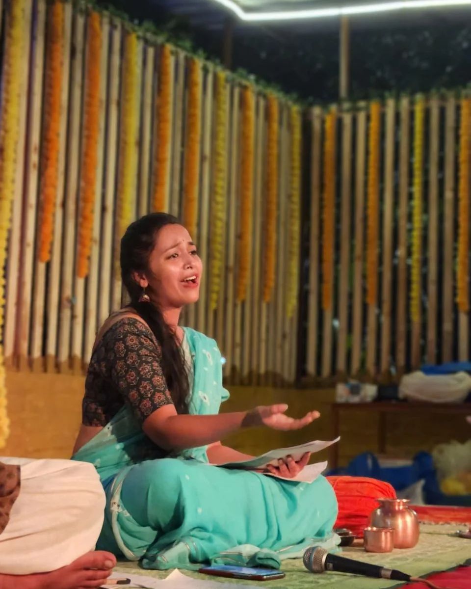 Vanaraipalu's tweet photo. पळूच्या कमाल वातावरणात 'निळाई'चा पहिला प्रयोग पार पडला.❤️
.
.
@alappkorde
#vanaraipalu #nature #monsoon #weather #sky #weekend #friends #family #malshejghat #matheran https://t.co/ib4eApnOZy