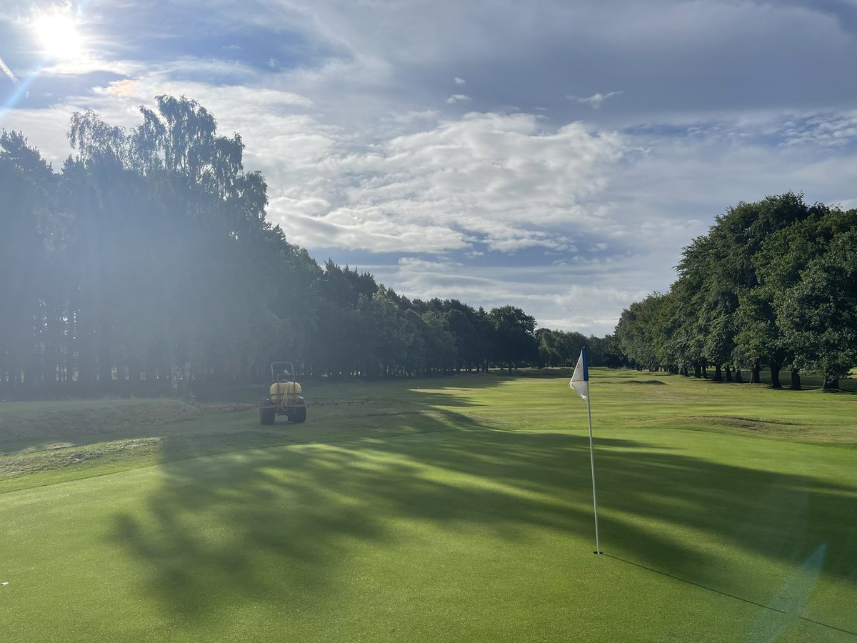 kgc_greens's tweet photo. The calm before the storm @KnutsfordGolf ⛈️ Greens cut &amp; followed with our monthly @AquatrolsEurope @Aquatrols @redoxgrows tank mix. @paullowe4 @AgrovistaUK @AgrovistaAMNTY https://t.co/4voRj4FvES