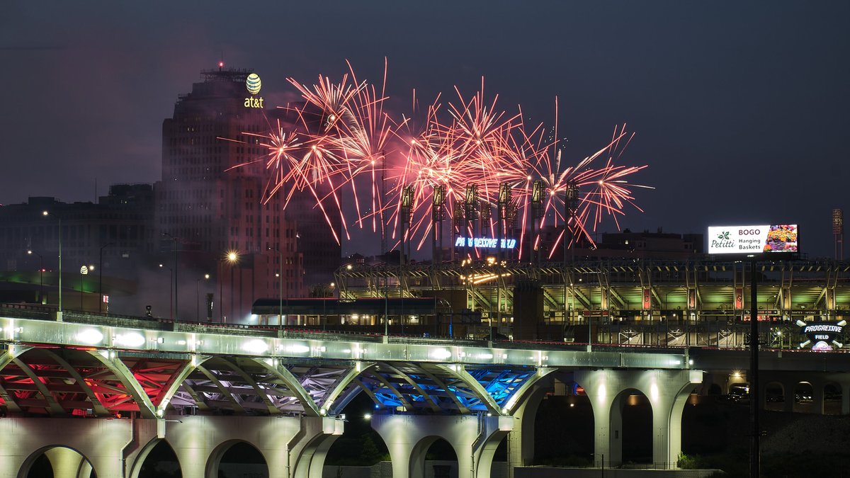 MikeVrobelPhoto's tweet photo. Guardians Fireworks from Firework Photography Masterclass with @GabeWasylko and @The.Pixel.Connection 
Fujifilm X-H2 and X-H2s with Fujifilm 18-120/4 and Tamron 17-70/2.8 #ThisIsCLE #DowntownCleveland @TheCLE @ThisIsCLE #pixelconnectiongiveaway  #MyFujifilmLegacy  #Fujifilm_US https://t.co/HGeAfOHPXl