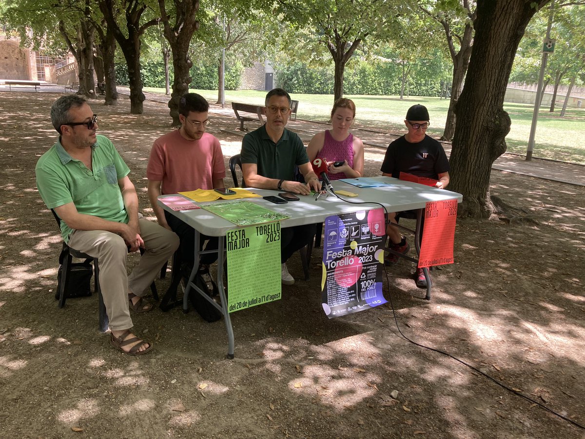 Presentació, als jardins de Can Parrella, de la Festa Major 2023. <a href="/Teatrecirvianum/">Teatre Cirvianum</a> <a href="/Deixebles/">Deixebles Sant Feliu</a> @GegantsTorello