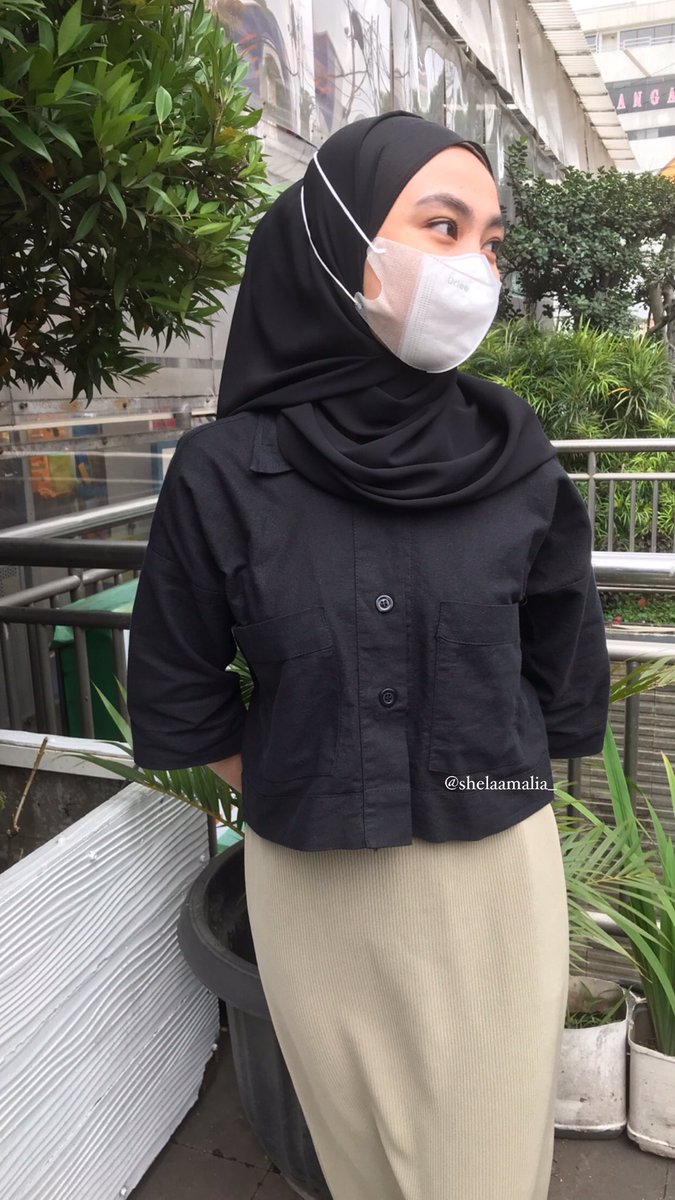 cellaashl's tweet photo. 🦋1
pashmina ceruty babydoll flowy lembut mudah diatur, ⭐️ 5: https://t.co/rtRPJbbTtq

kemeja crop linen hitam, ada saku adem bisa dijadiin outer: https://t.co/c8I60gT0cD

rok knit span nyaman dipakenya ga nyeplak, bahannya tebel dan ga bikin susah jalan: https://t.co/62uacfwMFv https://t.co/ZncDkhhiLD