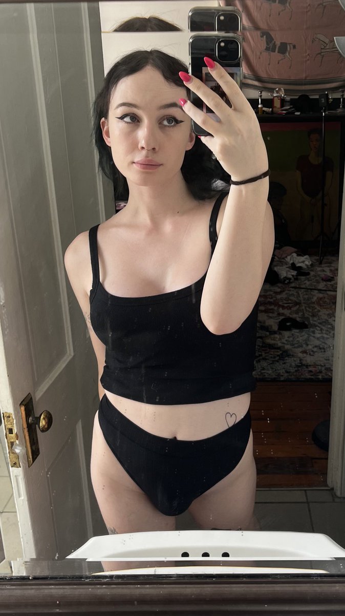 AliyaJa24's tweet photo. Can I be your girl next door with a little extra 😋💛 https://t.co/v0MvIR5ZO3