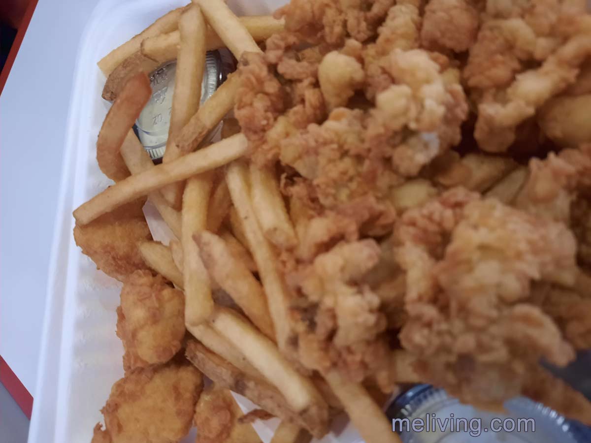 NELivingUS's tweet image. Super sweet whole clams at Lord's are amazing! nelivingmagazine.com/dining/ #mainedining #maineclams #FriedClams #ClamBox #Lords #SanfordMaine #MaineCoast #MaineLiving #MaineSeafood #MaineChefs #MELiving