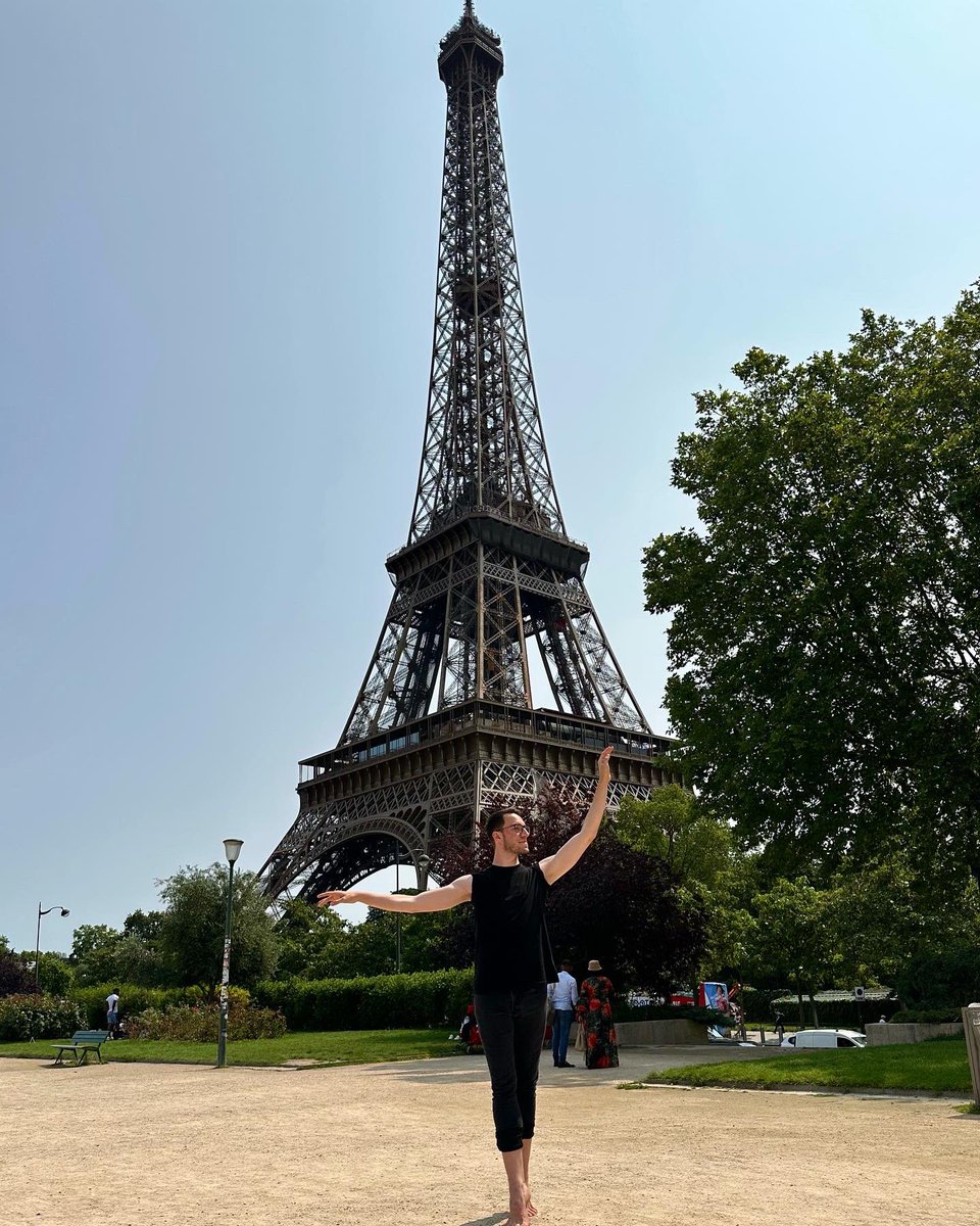 Ich bin wieder zurück aus Paris und musste heute etwas Schlaf nachholen und die ganze Wäsche bewältigen.

Morgen geht's wieder mit den Streams los. 💙