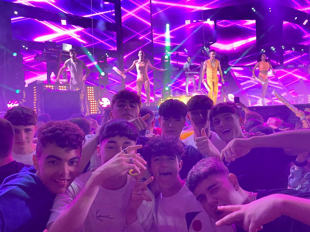 Si no hay fiesta nosotros la hacemos.
π