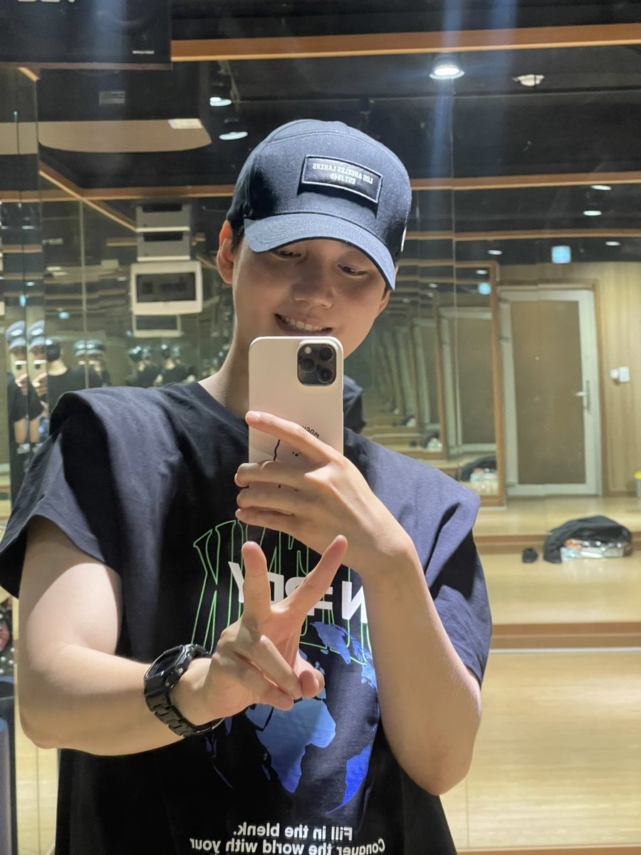 ONF_members's tweet image. [#제이어스][#이승준][#온앤오프막둥베이비] 퇴근. #연습끝