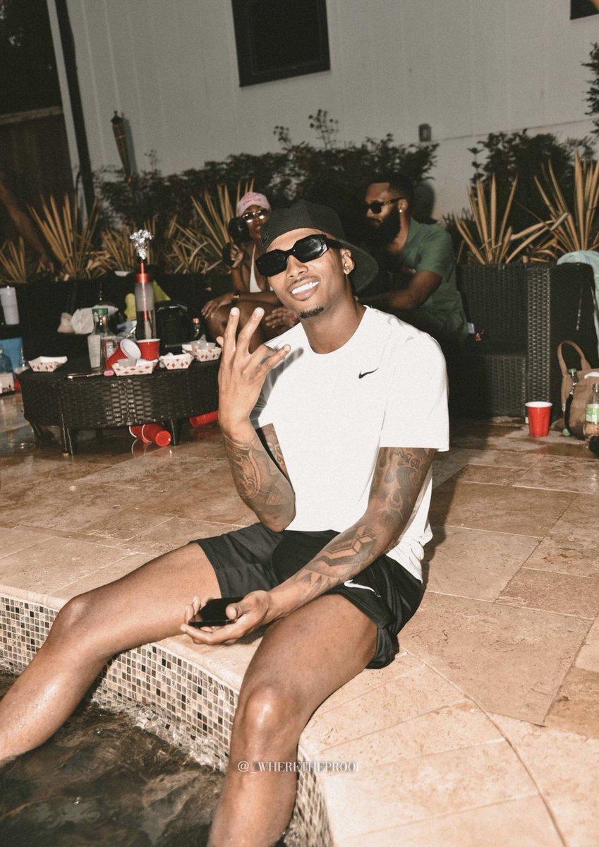 MoneyManeShayne's tweet photo. When my days fucked up, I smile anyway. Cause I know it can make your day better. 🖤 https://t.co/cPRzkNK7fI