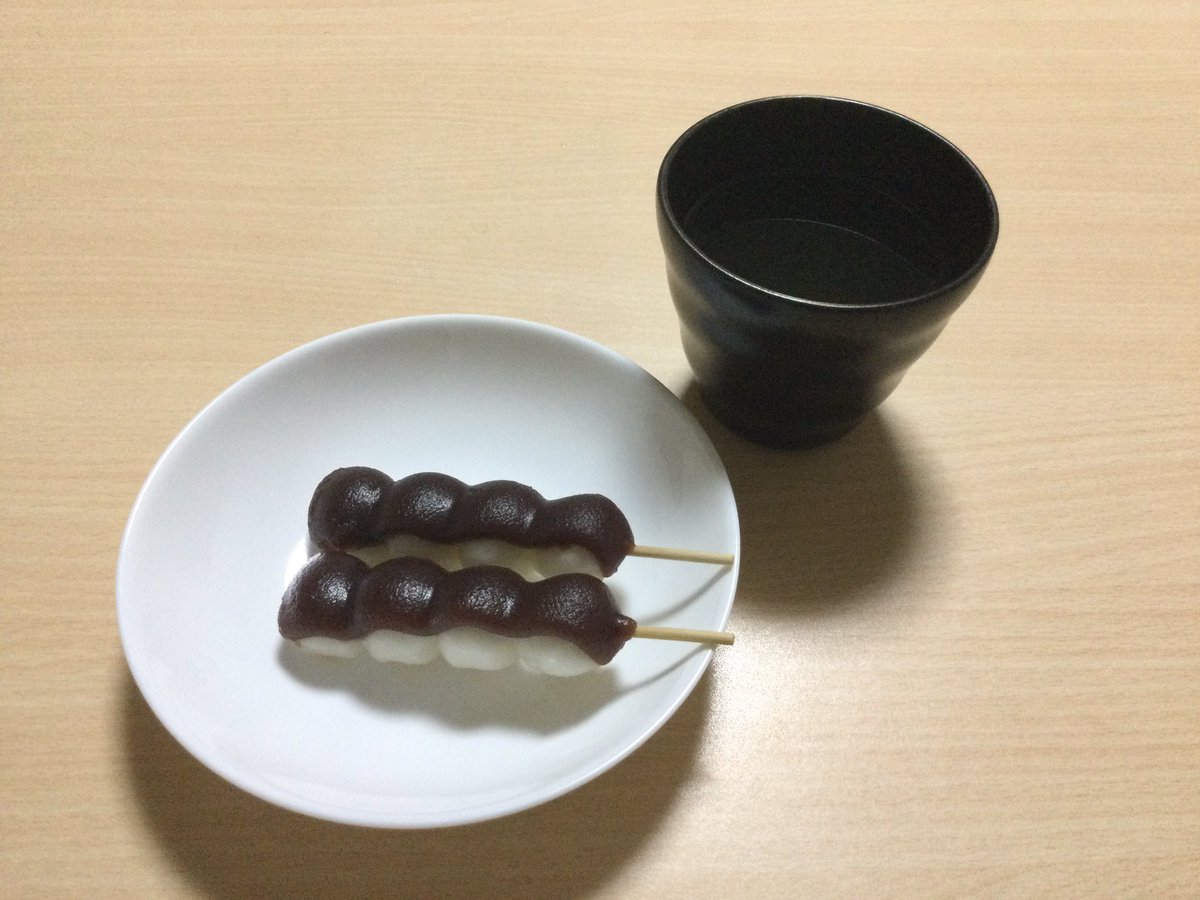 サト店です😃

ガラケーの私に入院中の妻からメール

妻「グレハモ♡(夫婦で愛聴している“FMさがみ”の番組)の曲、何を予想した❓」

私…えっと『君たちキュウイ…』

ピコピコ🔔

私…『パパイヤ…』

ピコピコ🔔　

私の返信待たずに鳴り響く妻からの着信📩

待って、マンゴーをこれから打つから😅💦