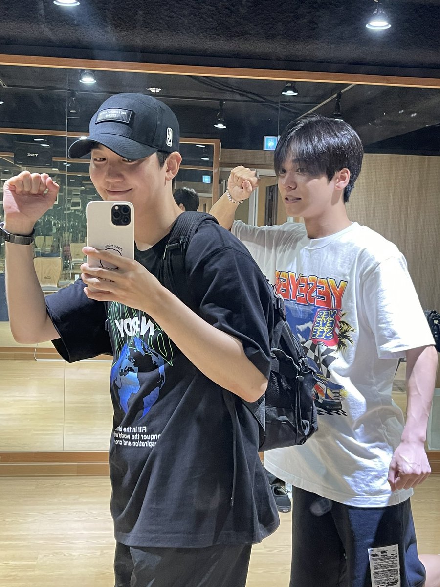 onf_feed's tweet image. ▼ ENG TRANS
[#J_US][#LeeSeungjun][#ONFMakdoongieBaby] Going home. #EndOfPractice

#온앤오프 #ONF