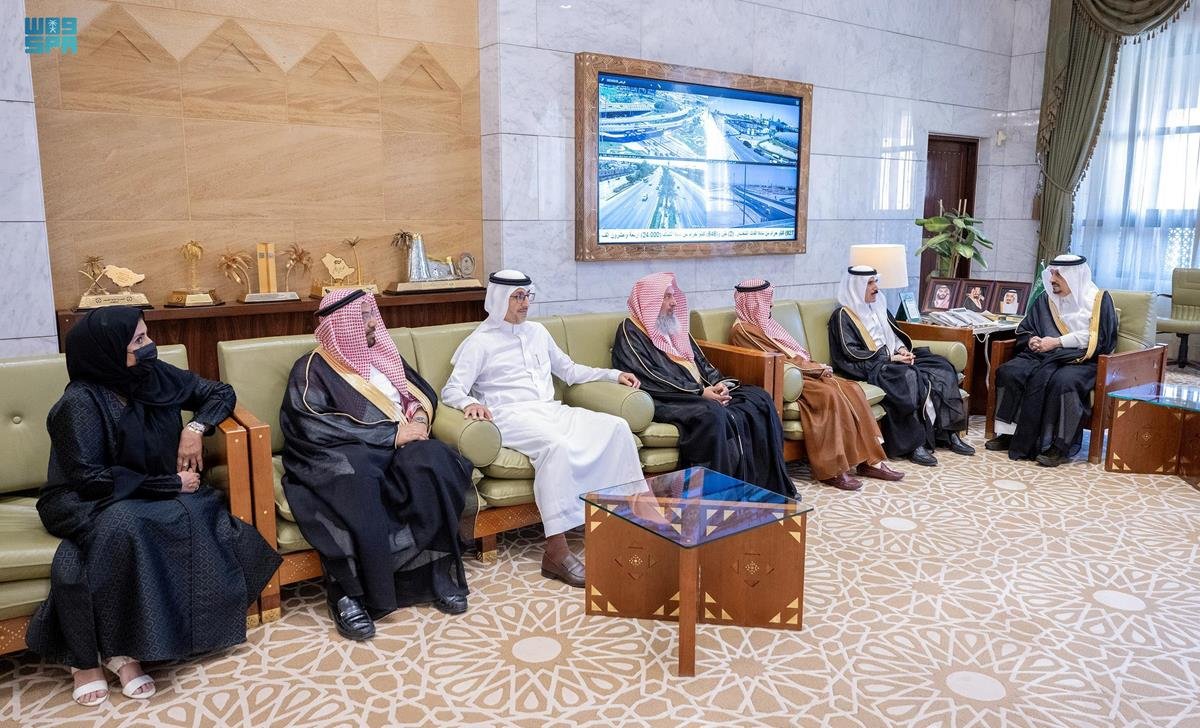SPAregions's tweet photo. سمو أمير الرياض يستقبل رئيس "جمعية المتقاعدين" بالمنطقة.
https://t.co/wdhuyDHyTC
#واس_عام https://t.co/epVtxAZqwa