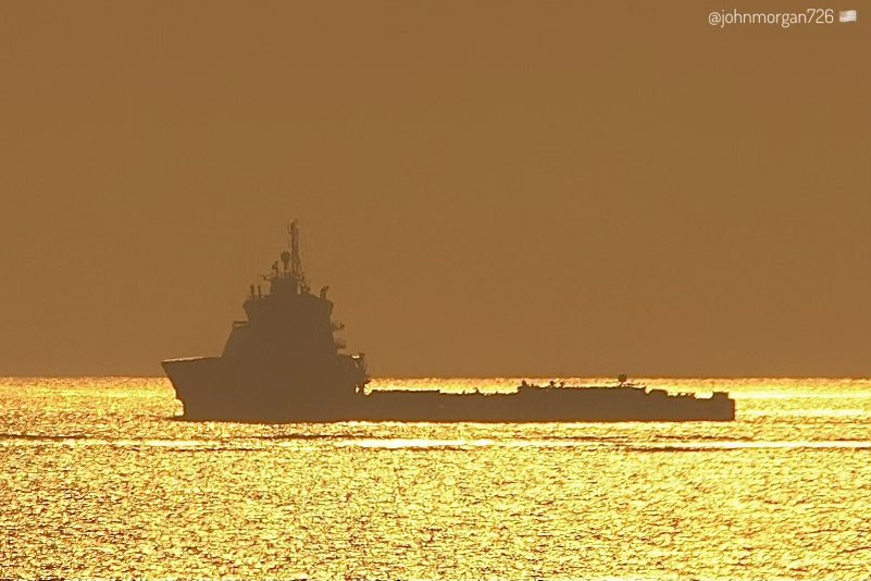 WarshipCam's tweet photo. HOS Red Rock Offshore Supply/Support Vessel coming into Norfolk, Virginia - July 11, 2023 #hosredrock
SRC: TW-@johnmorgan726 https://t.co/kjMbBLiydG