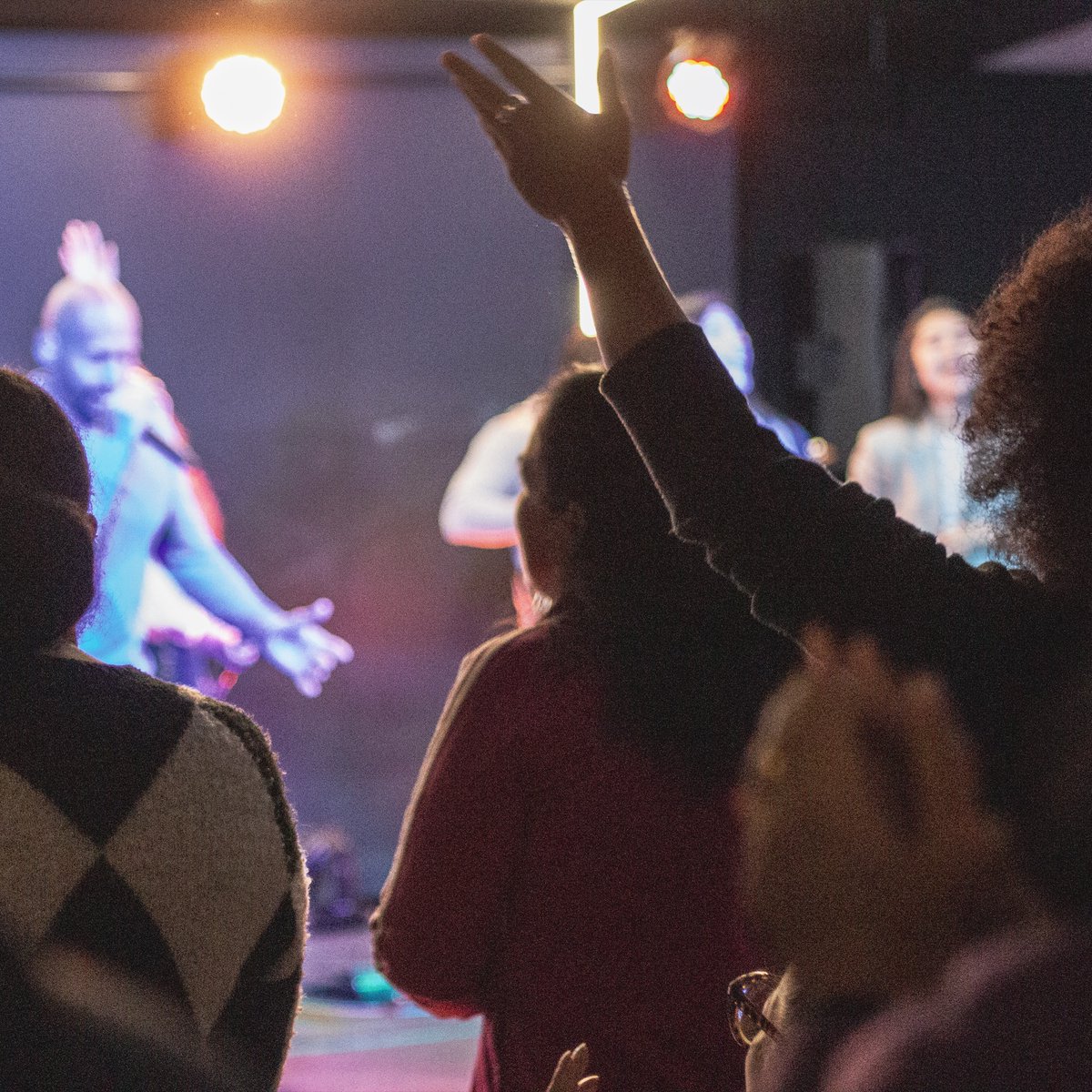 _tierradeseable's tweet photo. Con gran amor y alegría, Tierra Deseable levanta sus manos para adorar el nombre que es sobre todo nombre... 🙌Alabado sea nuestro Señor Jesucristo🔥.

#somosTD #worship #alabanza #Adoración#somosTierradeseable #iglesiaTierraDeseable #iglesia#esDomingo https://t.co/4mIoNxitZe