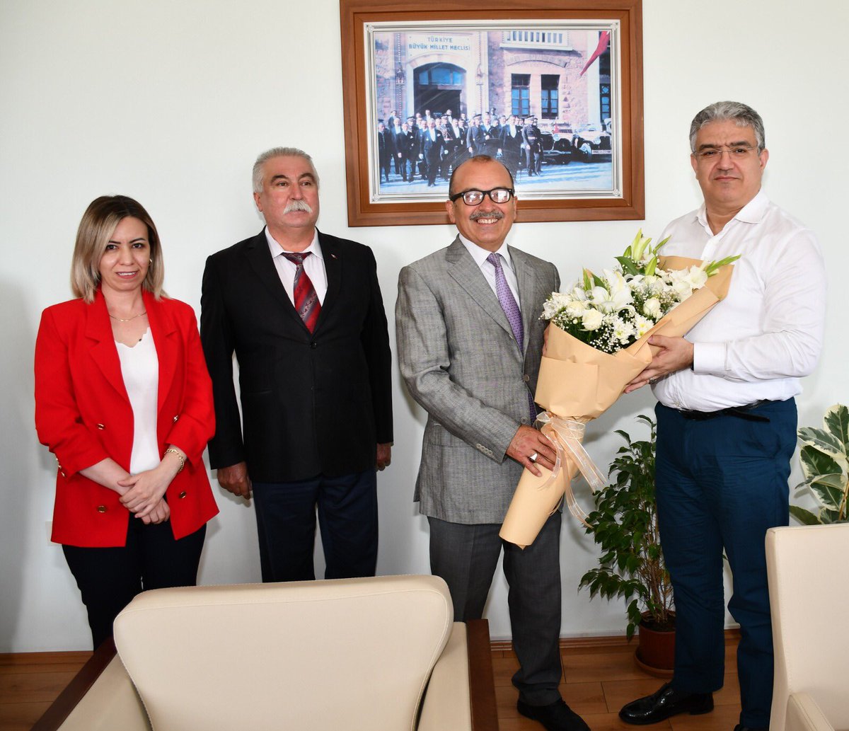 kirikkalenufus's tweet photo. İl Nüfus ve Vatandaşlık Müdürlüğü olarak 11 Temmuz Dünya Nüfus Günü münasebetiyle Vali Vekilimiz Sayın A.Ferhat ÖZEN'i Makamında ziyaret ettik. @sefikaygol @TCNufus @aysel_karabiber https://t.co/39Dqw7xC2M