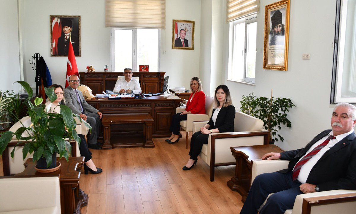 kirikkalenufus's tweet photo. İl Nüfus ve Vatandaşlık Müdürlüğü olarak 11 Temmuz Dünya Nüfus Günü münasebetiyle Vali Vekilimiz Sayın A.Ferhat ÖZEN'i Makamında ziyaret ettik. @sefikaygol @TCNufus @aysel_karabiber https://t.co/39Dqw7xC2M