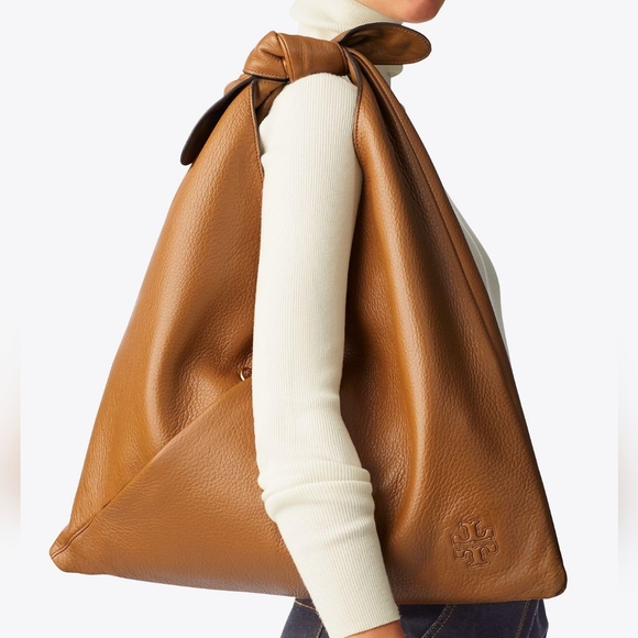 BeautyBeh's tweet photo. So good I had to share! Check out all the items I'm loving on @Poshmarkapp #poshmark #fashion #style #shopmycloset #circusbysamedelman #toryburch #amiri: https://t.co/RS8Be3C2Jg https://t.co/TLY2VbVW6q