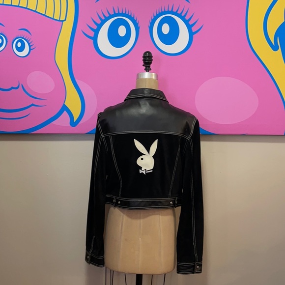 vintage_mod's tweet photo. So good I had to share! Check out all the items I'm loving on @Poshmarkapp #poshmark #fashion #style #shopmycloset #playboy: https://t.co/bNQSEU425T https://t.co/qpzMHJuidu