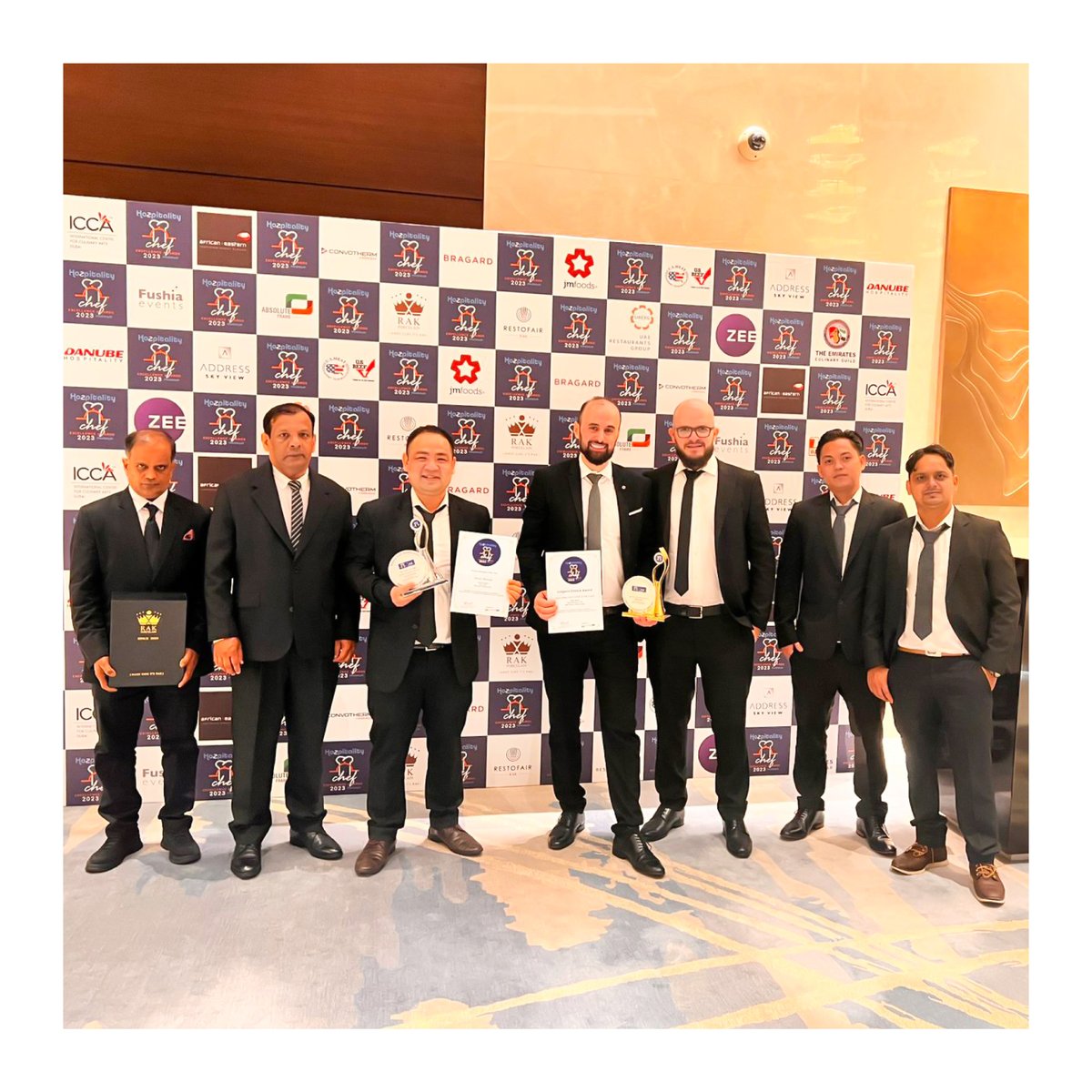 🎉 Proud of our @bahiajmanpalace team for winning accolades at the Middle East Chef Excellence Awards 2023 by @hozpitalitygroup! Congrats to Chef Abdo Badra, Judges Choice Award – Executive Sous Chef of the Year, and Chef Jayantha Rabha, Kitchen Manager of the Year.
#awards #chef