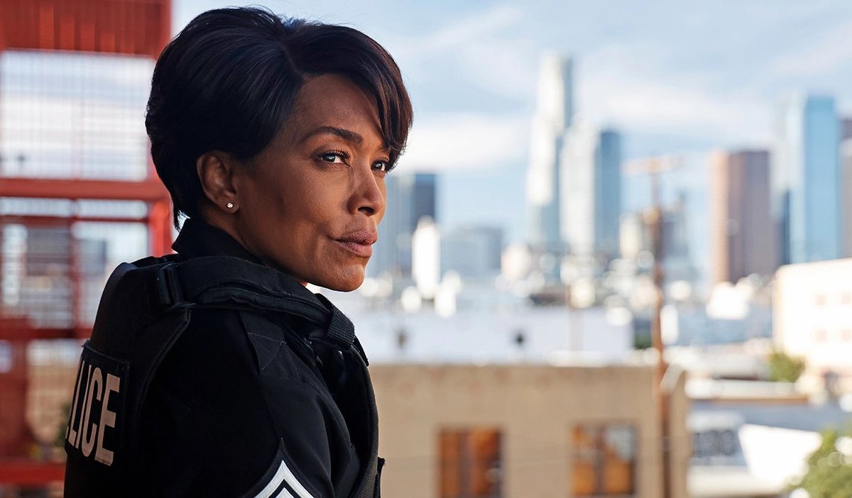 #911onABC has been nominated by #HCATVAwards for best tv shows for a network or cable tv and Angela Bassett was nominated for best actress