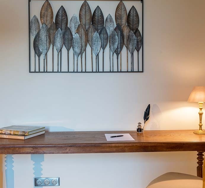 Au Domaine de l'Abbaye de Maizières, 2 gîtes :
✨Château de Maizières 15 personnes•9 chambres•9 lits doubles•8 salles de bain
✨Palais Abbatial 14 personnes•7 chambres•7 lits doubles•5 salles de bain

🛎 alma-heritage.com/domaine-histor…

#abbayedemaizieres #almaheritage