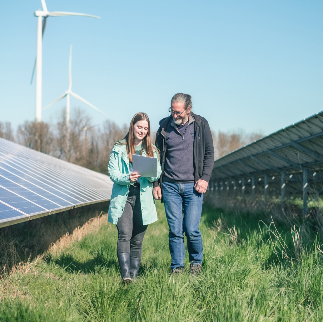 Reportage: Van onaantrekkelijke spiegels naar energieopwekkende oases☀️🐛

<a href="/NMFGroningen/">NMF Groningen</a> en @GrunnegerPower slaan de handen ineen om bestaande zonneparken te transformeren tot natuurrijke plekken

Ontdek welke kansen er zijn voor bestaande zonneparken ↘️

natuurenmilieufederaties.nl/nieuws/reporta…