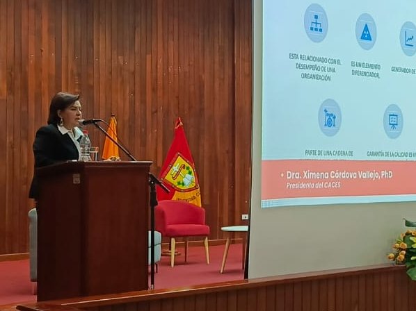 Caces_Ec's tweet photo. AHORA:
Ximena Córdova, Presidenta #CACES interviene en el I Congreso Internacional "Universidad: Calidad, Gestión y Tecnología" de la Universidad Católica de Cuenca. En este evento también participan como ponentes los consejeros Tangya Tandazo, Raúl Carpio y Wladimir Paredes. https://t.co/pbLBhiTufH