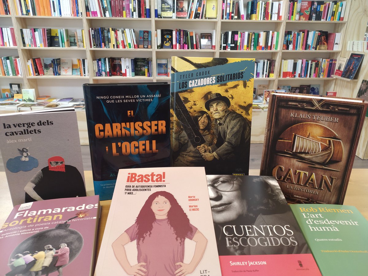 soterranillibre's tweet image. Aquí unes quantes novetats més per anar passant la calor, per donar un cop d&apos;ull a tota la resta haureu de venir a la llibreria!! #refugiclimàtic #lecturesdestiu #novetats