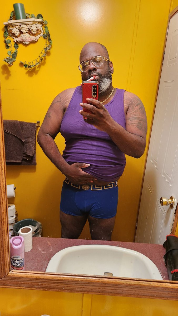 mbeachking's tweet photo. Versace kind of day! From eyewear to sock! Thick men do it better! #thickmen #Versace #versacecollection https://t.co/BpnwbXPJbs