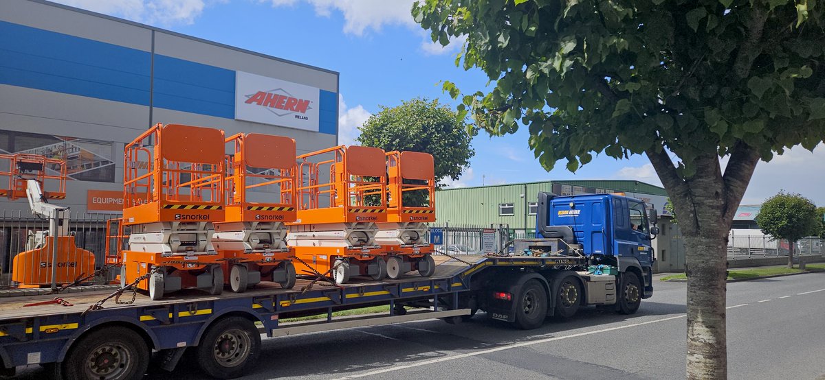 #KDMHire just collected four new Snorkel S3220E electric scissor lifts! These lifts have a max. working height of 8.1m and feature deep cycle batteries, a high lift capacity, and a robust all-steel construction. Congrats on your new lifts! 🧡🔝 #SnorkelLifts #AhernIreland