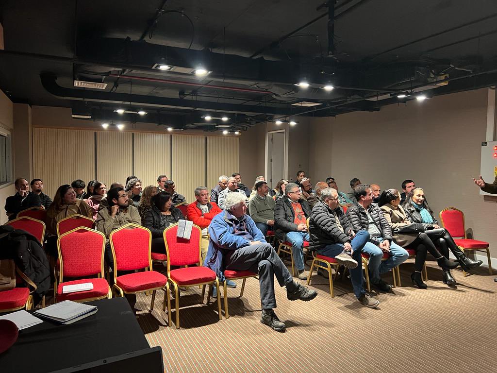 apoderadoschile's tweet photo. En #Curicó gran participación en encuentro de #ApoderadosChile. Seguimos trabajando para #REcuperarChile. #SomosComunidad.             🔹¡Acciónate!                                                  🔹¡Participa! https://t.co/3x9ZGtdynV