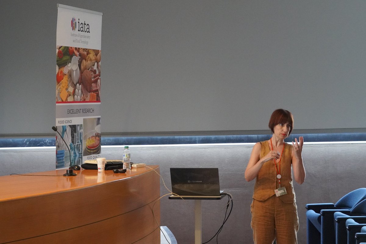 🍄Paloma Manzanares ha presentado un proyecto de la <a href="/AgEInves/">Agencia Estatal de Investigación</a> que persigue la producción a escala piloto de proteínas antifúngicas. 

🥐Teresa Sanz ha mostrado los avances de su investigación para sustituir las grasas saturadas por oleogeles saludables en la industria.