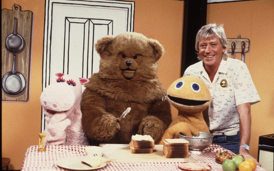 CuriousBritishTelly tweet media