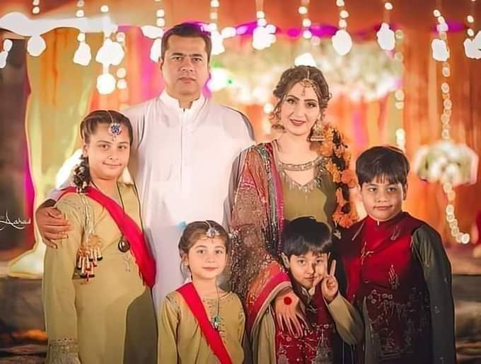 SairaPTII's tweet photo. کیا آپ عمران ریاض خان کو بھول گئے ہو؟

آج عمران ریاض خان کی جبری گمشدگی کو 61 دن ہوگئے ہیں۔

عمران ریاض خان کے لیے آواز اٹھانا مت بھولیں، عمران ریاض خان کی بھی فیملی ہے، چھوٹے چھوٹے بچے ہیں۔

#ReleaseImramRiazKhan https://t.co/AqtaIfMNWL