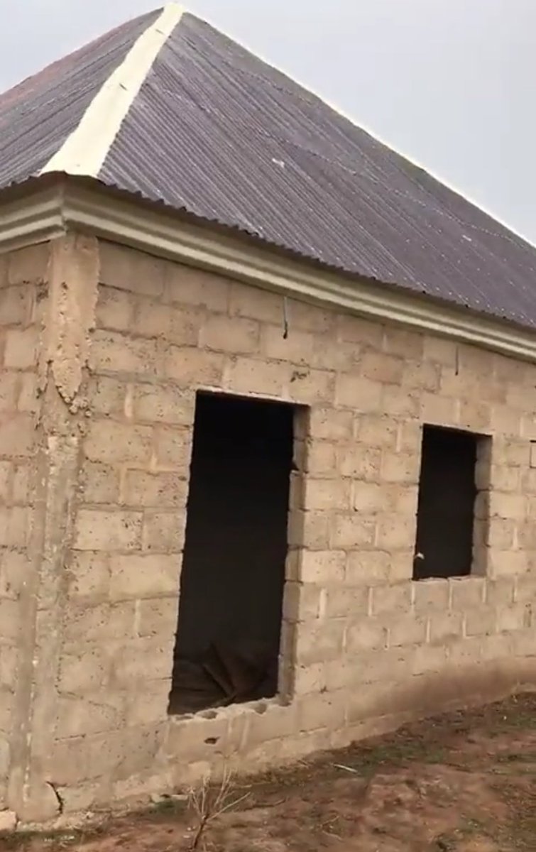 lhanre's tweet photo. @iam_olykiss @Sunkranegram Linus! These are also toilets? https://t.co/BzGU5tRzbN