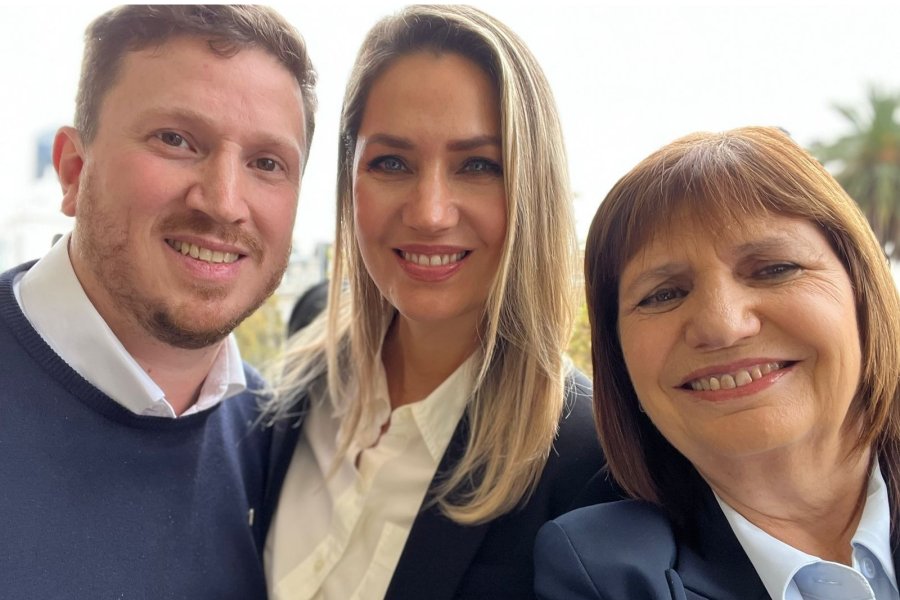 4ndyWS's tweet photo. Este Domingo, Carolina Losada debe alcanzar la gobernación de Santa Fe para terminar con los narcos socios del kirchnerismo y de una parte que hoy se vende como oposición. Bullrich como Presidente hará un excelente trabajo con ella en la provincia. Es por acá, a todo o nada. https://t.co/y9atKrD8pk