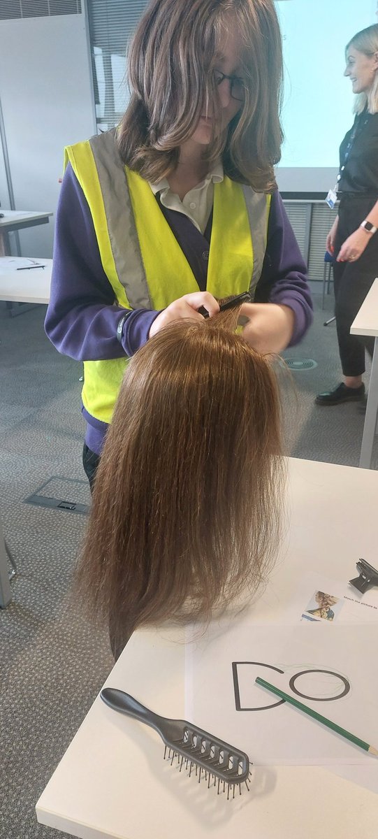 SharonR301995's tweet photo. Creating our hairstyles
@Class5_6M  @class_6f https://t.co/XRC2brgUL9
