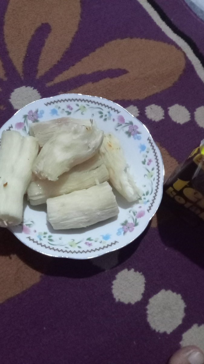 imaFatima20's tweet photo. Aku ingin pergi jauh, jauh dari temen² aku bisa ko makan singkong, asal gk makan hati. https://t.co/mVN2bnt53y