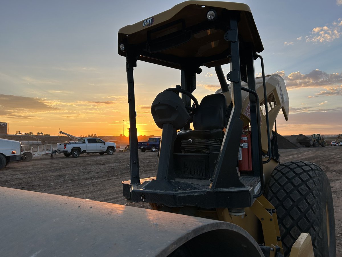 DougNintzel's tweet photo. Water and ice are key words as @ArizonaDOT talks to @azfamily about construction and maintenance crews being safe during hot summer days. @AlainaKwanTV. Sunrise is just the start. https://t.co/LpCFGWpi2M