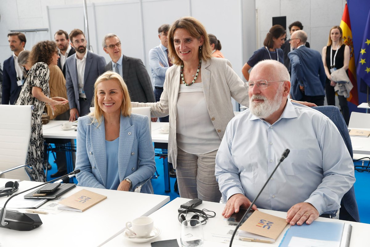 EspanaenUE's tweet photo. #ENVI #TTE | 📸 The Third Vice-President and Minister for the Ecological Transition and the Demographic Challenge, Teresa Ribera, welcomes the ministers of environment and energy at the informal meeting in Valladolid.

🔗 Photos: https://t.co/mN28iUXdPB

#EU2023ES https://t.co/H7rWXZPuxj