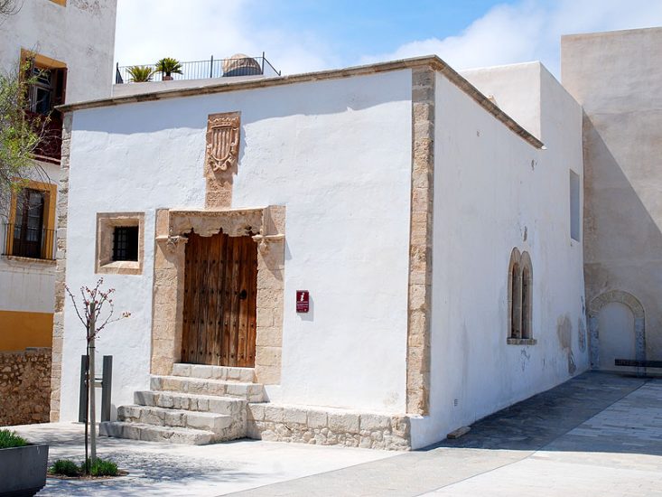Need help? Our tourist information offices are here for you! We are located at:  
Plaça de la Catedral. 
C/ Formentera
Plaça de la Constitució