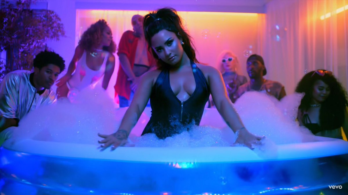 RT @tracklist: “Sorry Not Sorry” - Demi Lovato 
11/07/2017 https://t.co/sbJbsw9z5Q