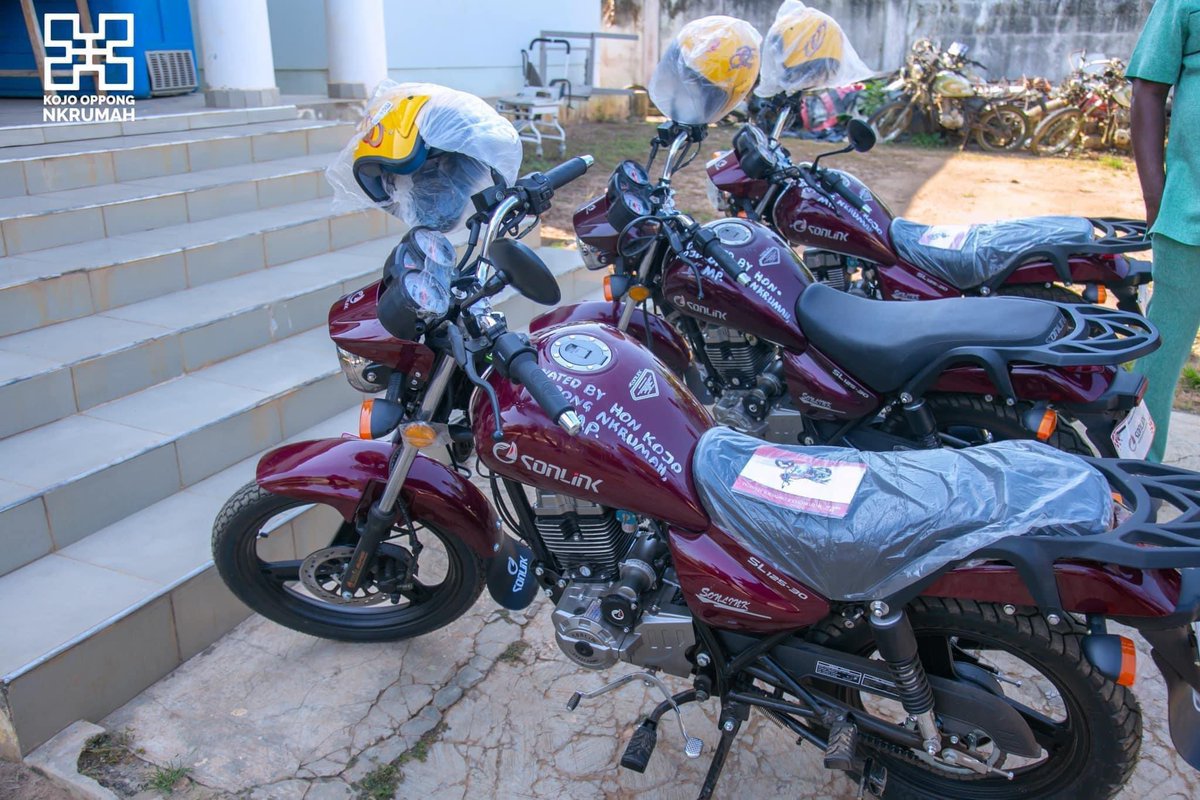 ICYMI:  Indefatigable  Hon. @konkrumah has donated motorbikes to Akyemansa district health directorate to facilitate their daily activities.

#LeadershipOfService
#OurHealthMatters
#KONFactor
#WorkingMP
#WorkingMinister

#𝐎𝐤𝐚𝐧𝐧𝐢𝐛𝐚🙌🙌