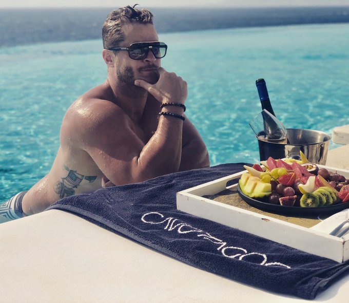 Hello MYKONOS 🇬🇷 Nice to see you https://t.co/drQE8Hp1Ma<a href="/tag/dragrace"class="tags"><span>#dragrace</span></a>