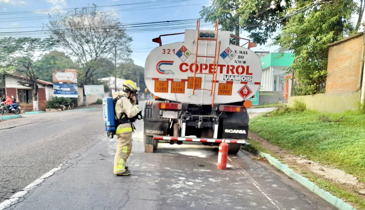 BomberosCaacupe's tweet photo. 🚒PRINCIPIO DE INCENDIO🚒

Las 07:45 horas. Móvil MK10 se dirige a la Variante PY02 esquina 8 de Diciembre. Llegado al lugar se constata que el incendio ya fue controlado por el conductor con la utilización de PQS. 

Ante cualquier emergencia llame al:
☎️0511243210
📲0961243210 https://t.co/tnN4xn92PO