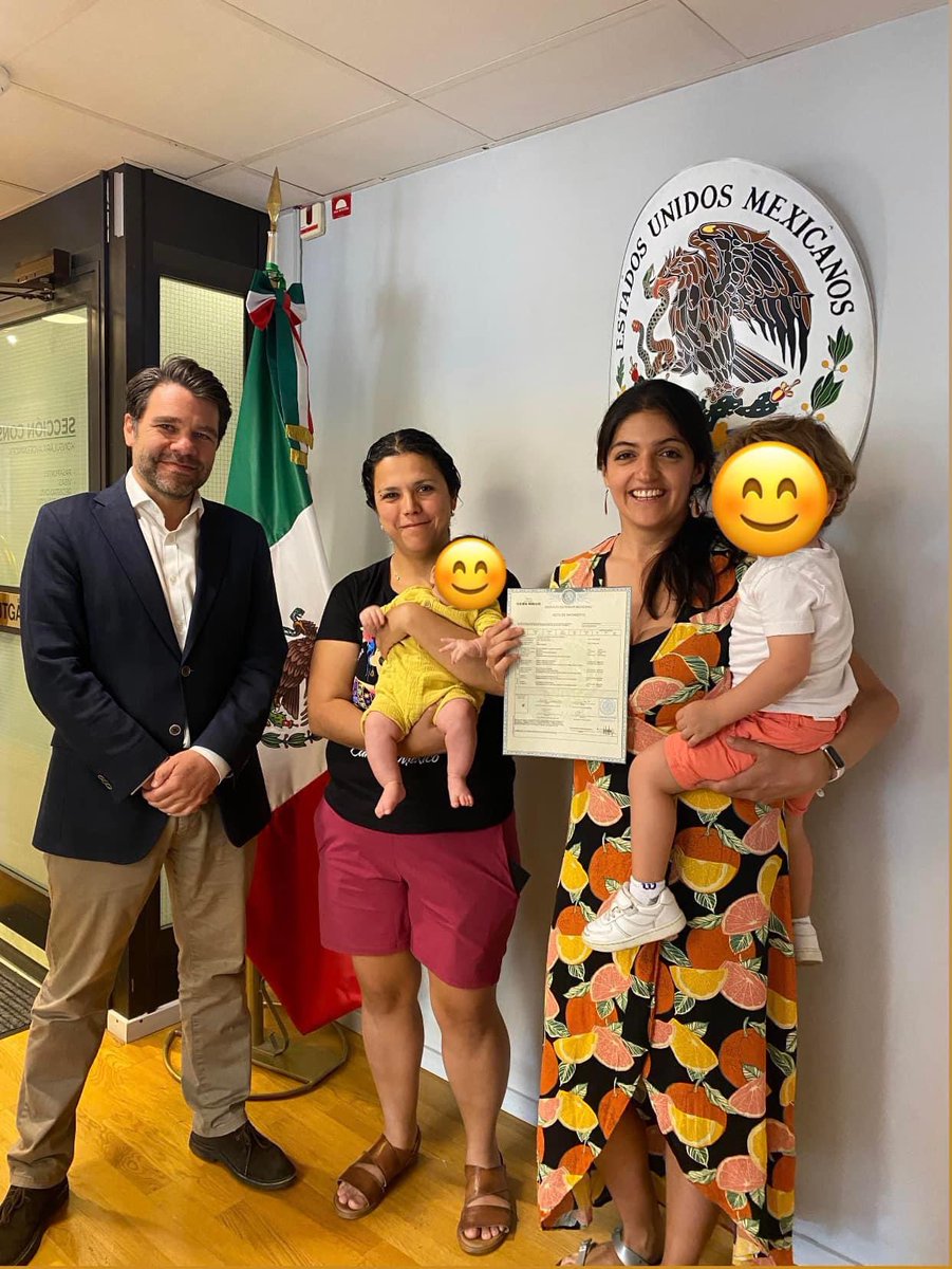 ¡ La comunidad mexicana 🇲🇽 está creciendo!
 
Hoy, una familia homoparental 🏳️‍🌈 solicitó el registro de acta de nacimiento en la Embajada de México en Suecia de su segundo hijo.
 
¡Felicidades al nuevo miembro!
 
#NadieatrásNadieafuera #DiversidadSinFronteras #ZonaSegura
<a href="/SRE_mx/">Relaciones Exteriores</a>
