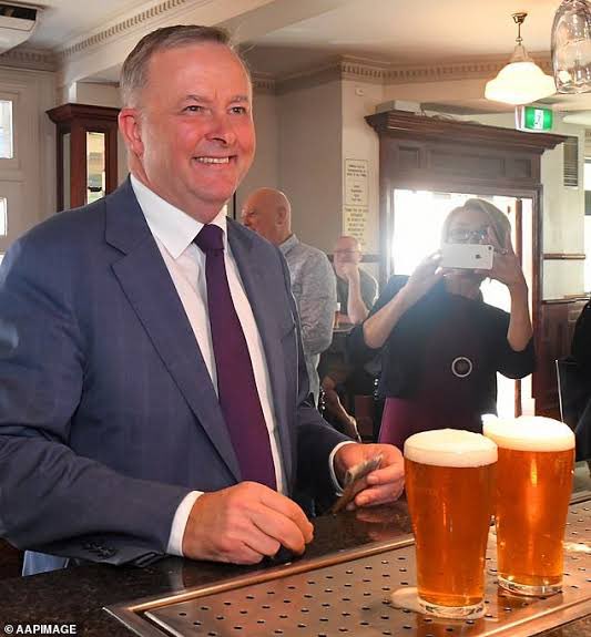 TruthdriverOn's tweet photo. The polls for the #DudPM Albo are going down quicker than Murray Watt on a seesaw #auspol #Australia #Auspol2023 #VoteNo https://t.co/kqFr6OMd33