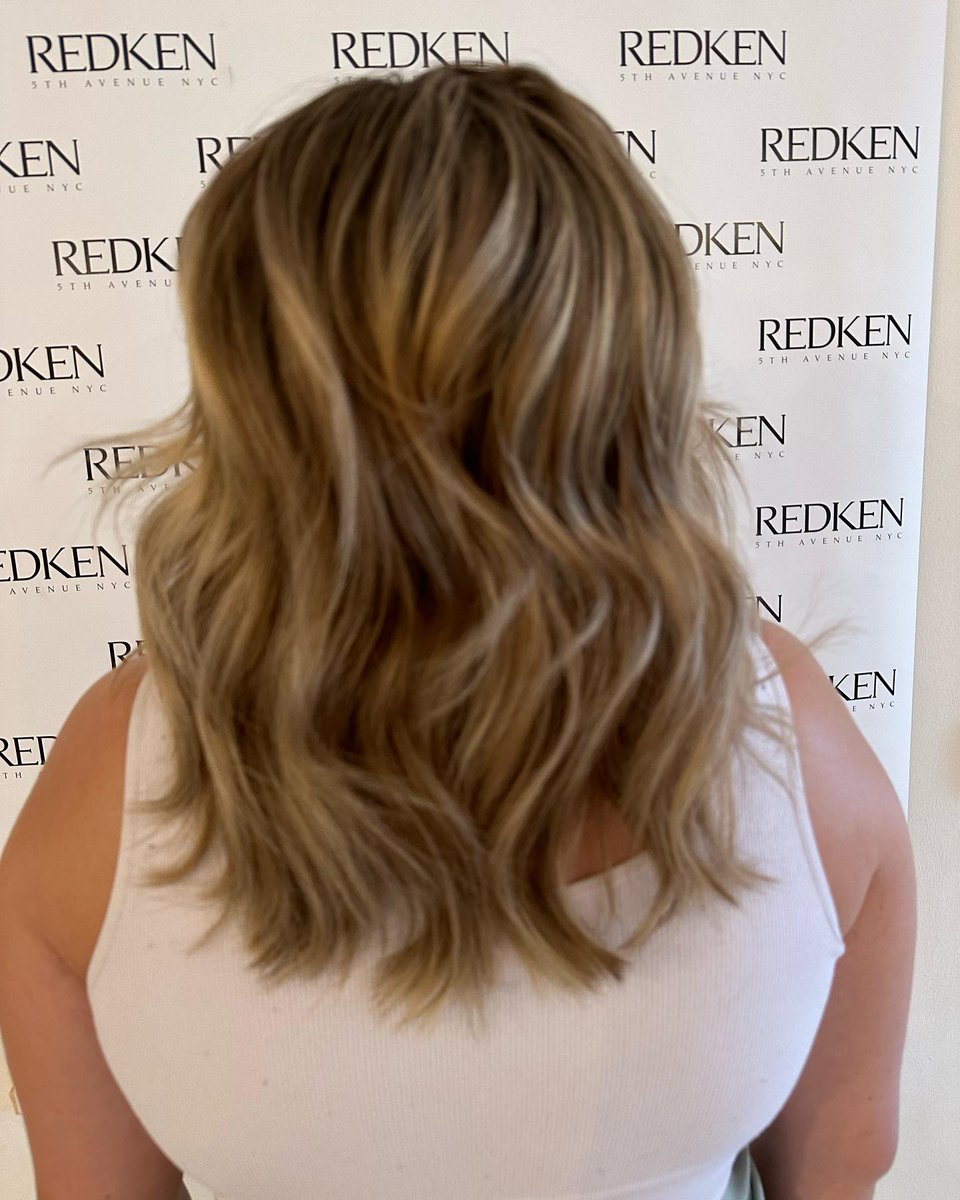48 hours notice Bridesmaid colour correction reverse balayage. #bridesmaid #weddingseason #redken #redkenobsessed #redkenshadeseq #guelphsalon #guelphhairstylist #freshsalonandspabyhollys done by @theresa.mccullough  call to book in your colour and haircut!
