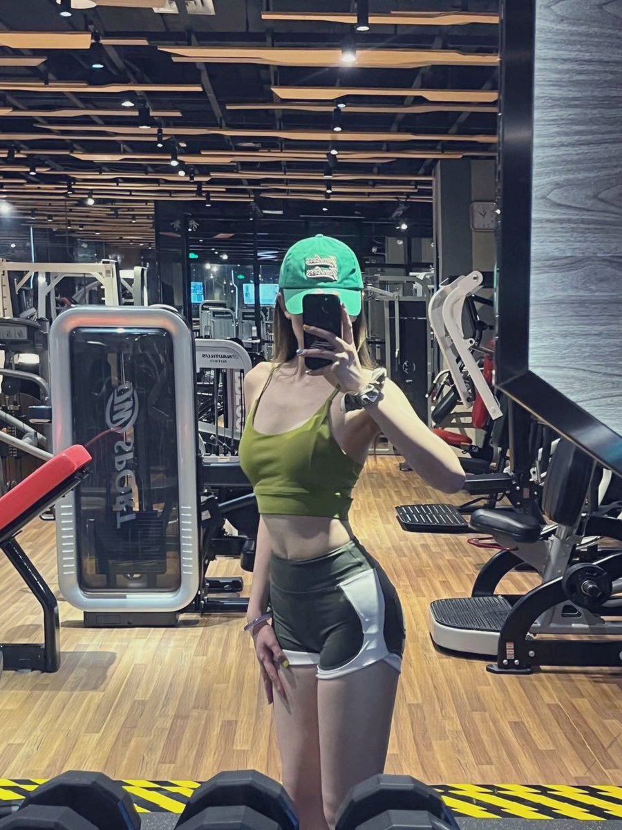 romarkied's tweet photo. 有一起的吗？好热🙈 #美女 #健身 #撸铁 #交友 https://t.co/V6UQnxDHnG