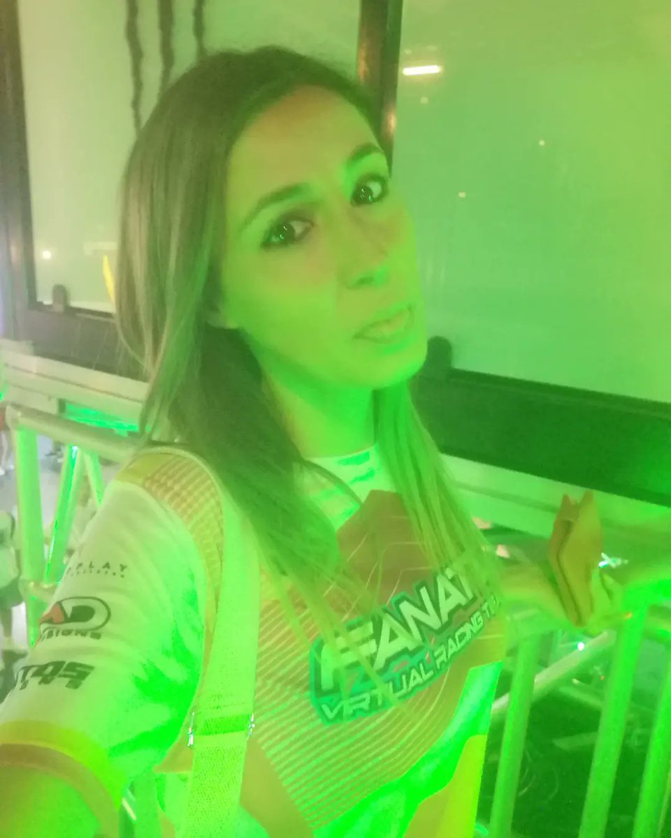 missyhard88's tweet photo. En el stand de @MonsterEnergy de la @DreamHackSpain 🟠🟠
Corriendo el reto propuesto por @HiSpeedSim 💙💙
Muy buena señores! 💪🏼
Grande @pika_marc que se llevó el reto del viernes 🤟
#GoFANATIC
@FanaticVirtual
#simracing #racer #racing #team #gaming #monsterenergy #monster https://t.co/6YEqDEhXvV