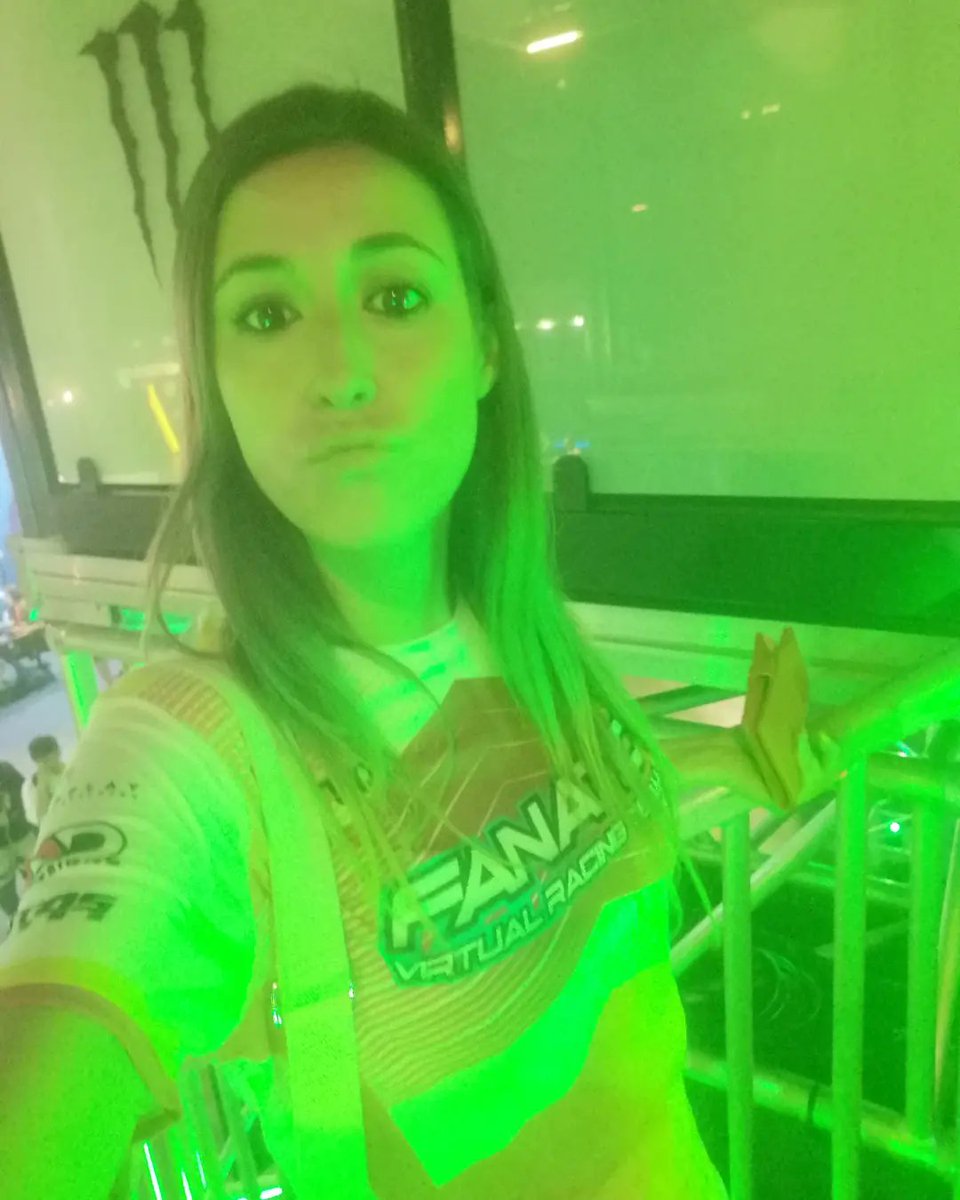 missyhard88's tweet photo. En el stand de @MonsterEnergy de la @DreamHackSpain 🟠🟠
Corriendo el reto propuesto por @HiSpeedSim 💙💙
Muy buena señores! 💪🏼
Grande @pika_marc que se llevó el reto del viernes 🤟
#GoFANATIC
@FanaticVirtual
#simracing #racer #racing #team #gaming #monsterenergy #monster https://t.co/6YEqDEhXvV